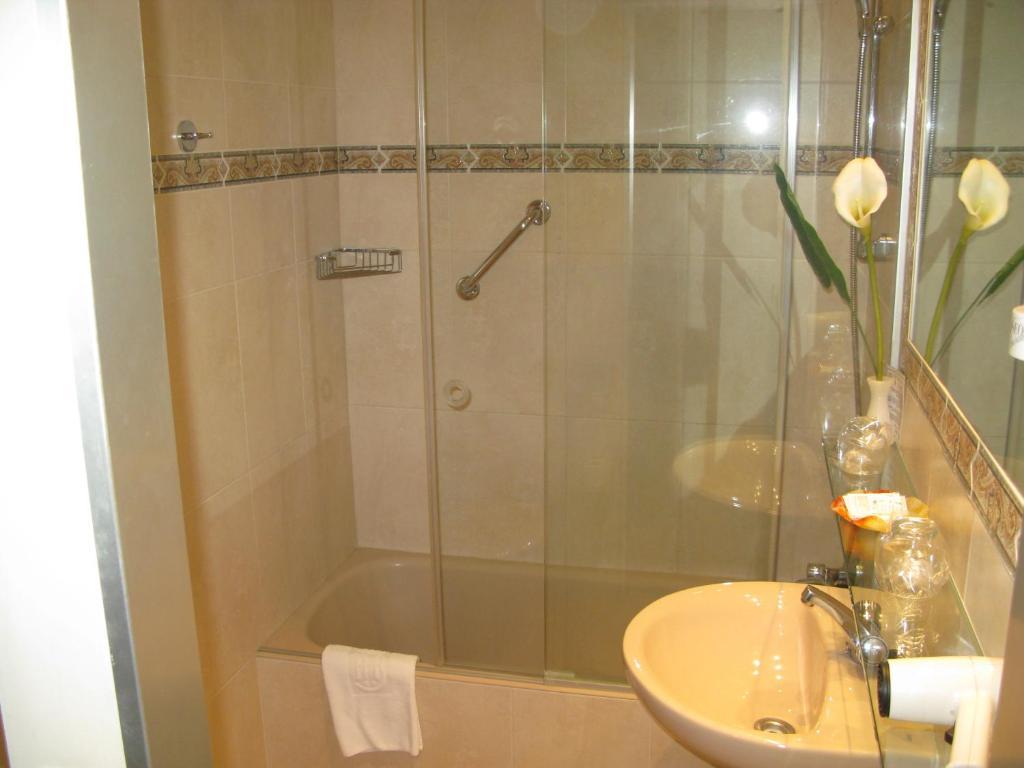 Double Room Interior Facing,30750719:JPEG
